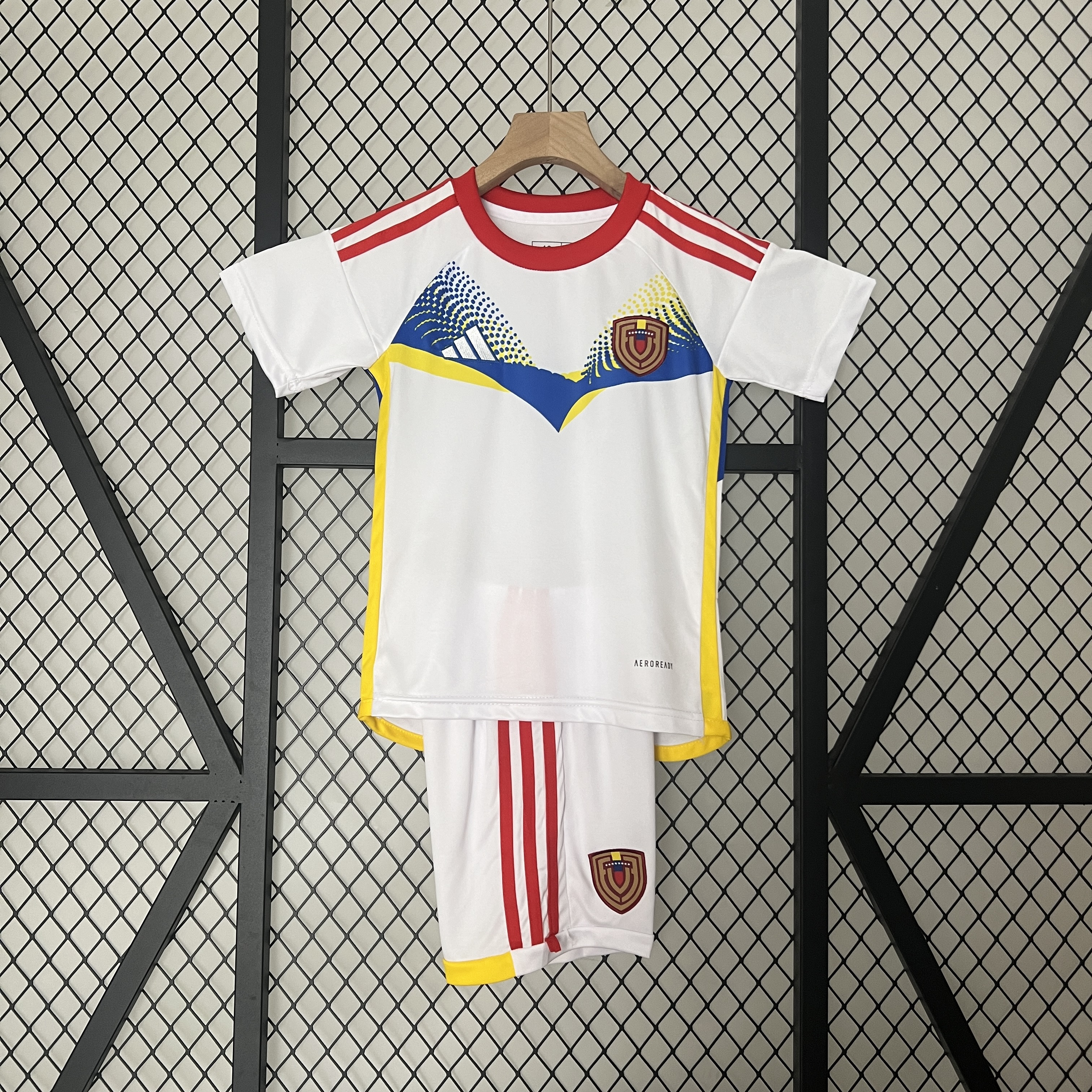 2024-2025 Venezuela Exterieur Blanc Ensemble de Vetements de Enfants Maillot